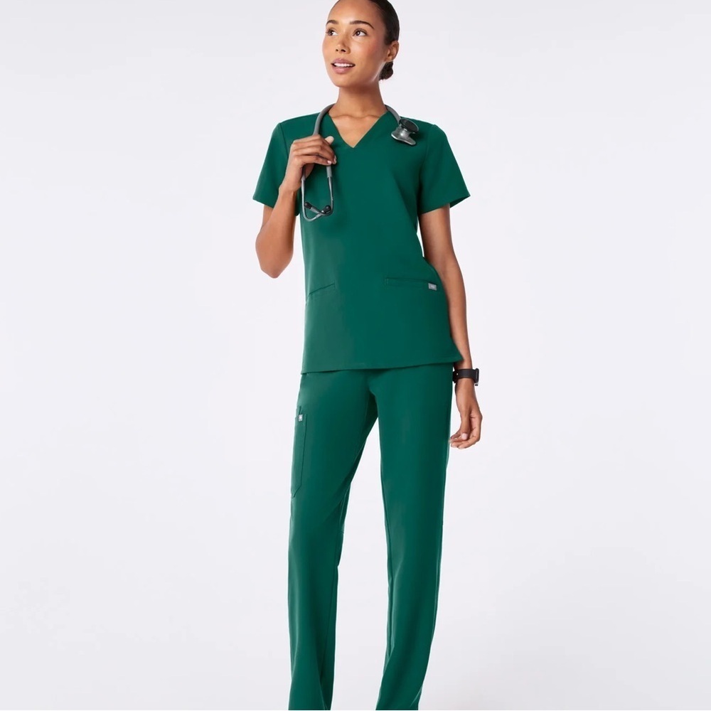 Limited Edition set of Figs Casma  Top and Zamora Jogger pants in Hunter Green
